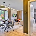 Superior Z Prywatna Balia I Ogrodem - Belle View & - By Royal Aparts Appartamento