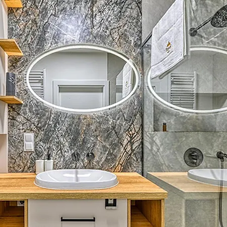 Superior Z Prywatna Balia I Ogrodem - Belle View & - By Royal Aparts شقة شكلارسكا بوريبا