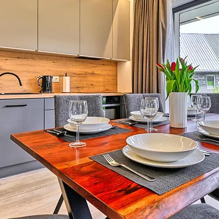 Superior Z Prywatna Balia I Ogrodem - Belle View & - By Royal Aparts شكلارسكا بوريبا