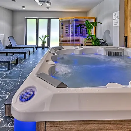 Superior Z Prywatna Balia I Ogrodem - Belle View & - By Royal Aparts شقة